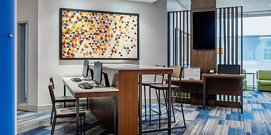 Holiday Inn Express & Suites - Brandon By Ihg المظهر الخارجي الصورة