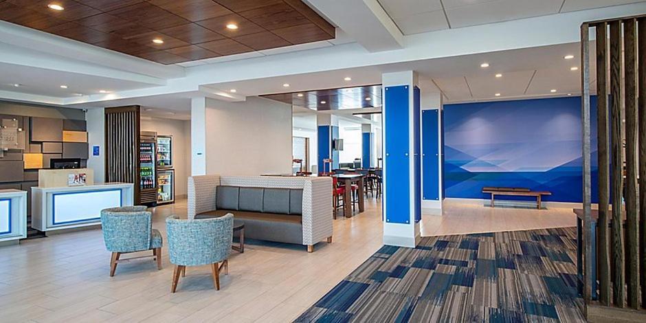 Holiday Inn Express & Suites - Brandon By Ihg المظهر الخارجي الصورة