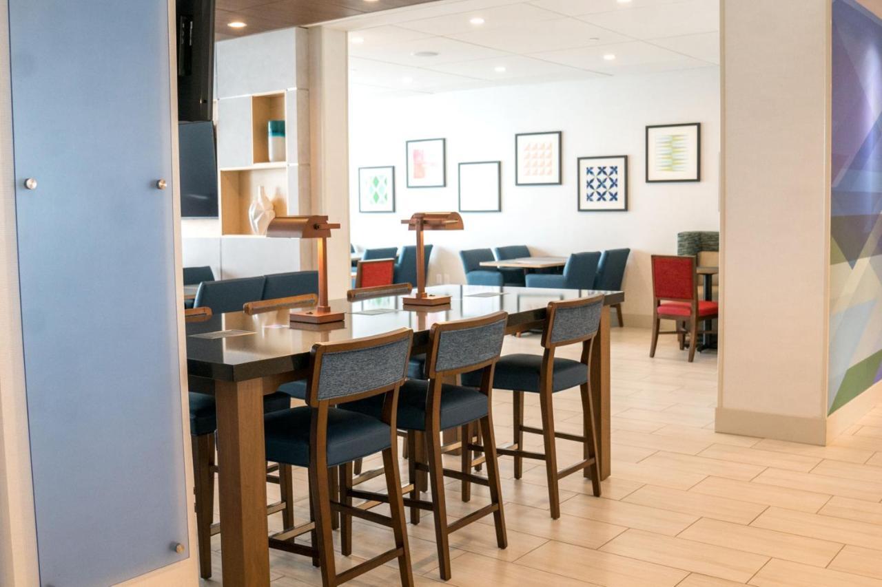 Holiday Inn Express & Suites - Brandon By Ihg المظهر الخارجي الصورة