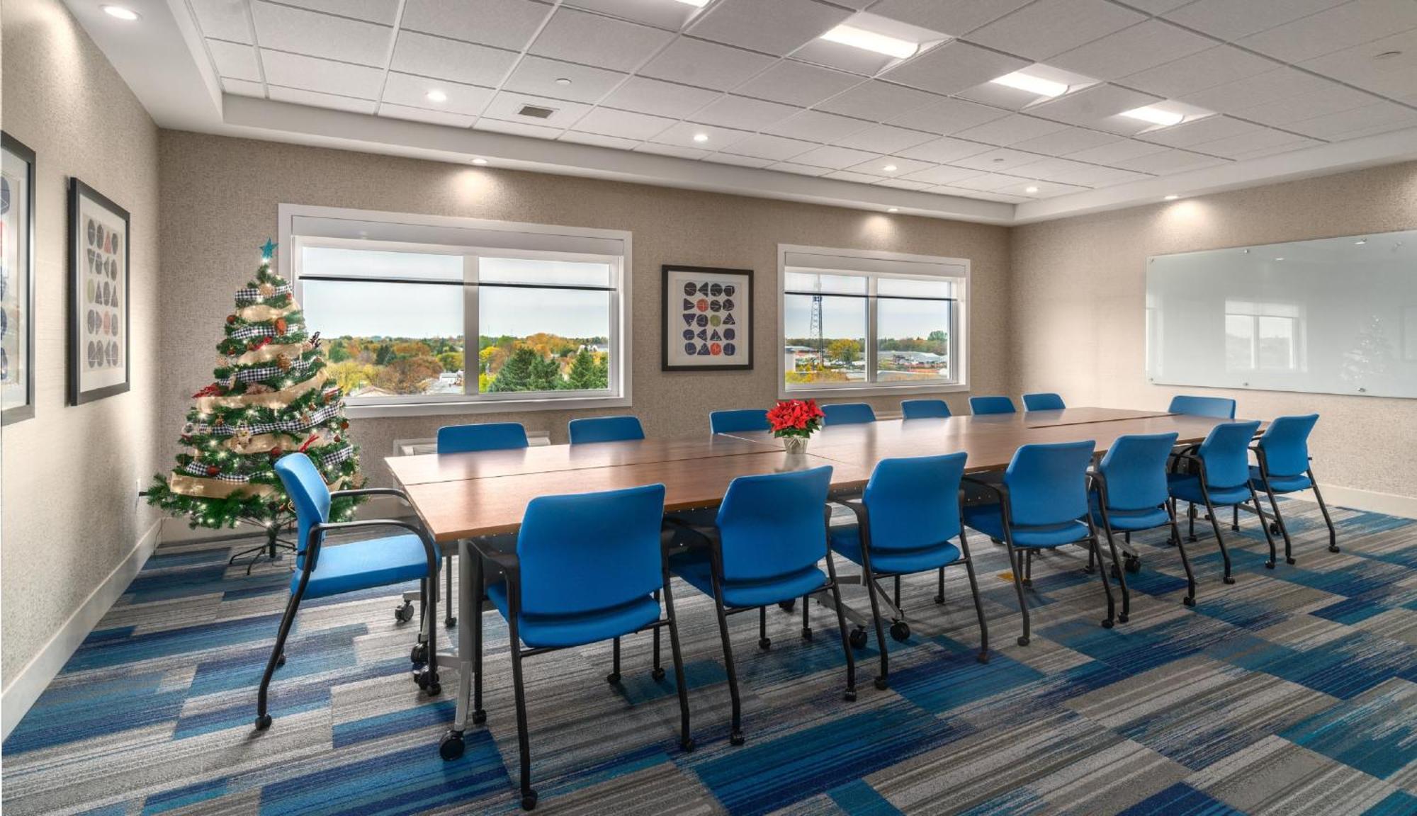 Holiday Inn Express & Suites - Brandon By Ihg المظهر الخارجي الصورة