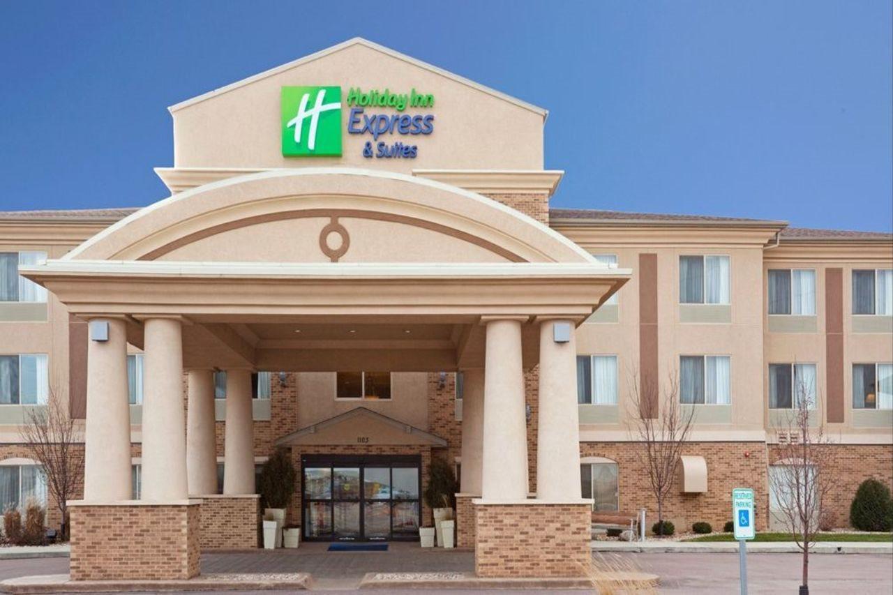 Holiday Inn Express & Suites - Brandon By Ihg المظهر الخارجي الصورة