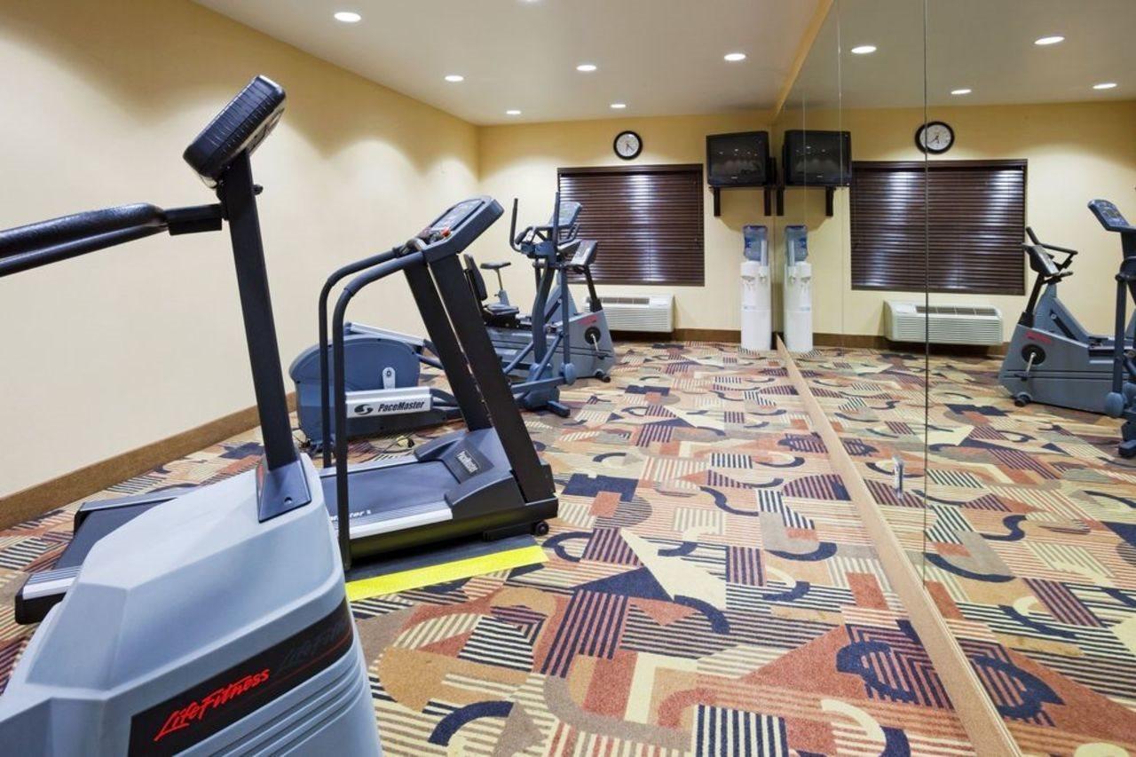 Holiday Inn Express & Suites - Brandon By Ihg المظهر الخارجي الصورة