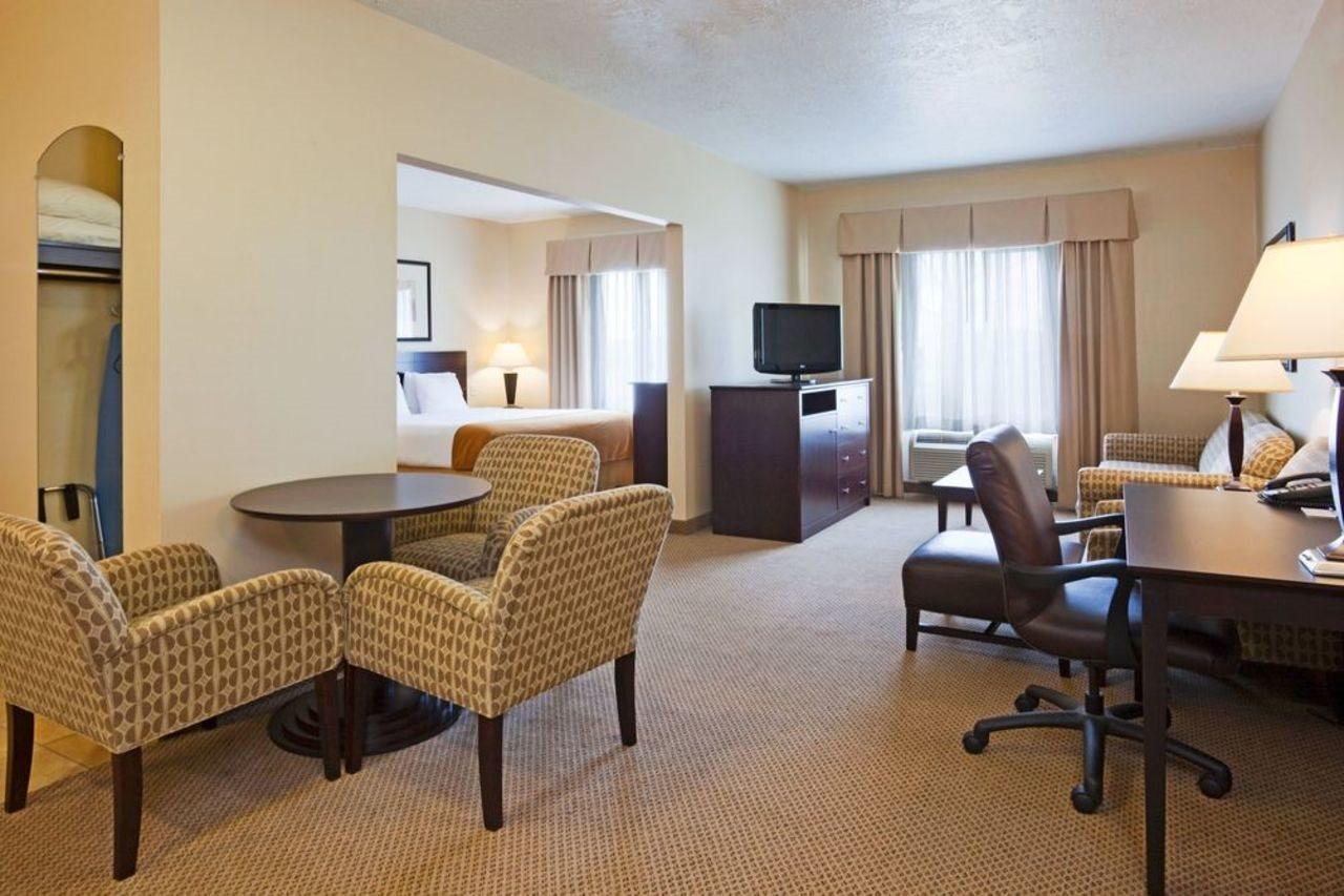 Holiday Inn Express & Suites - Brandon By Ihg المظهر الخارجي الصورة